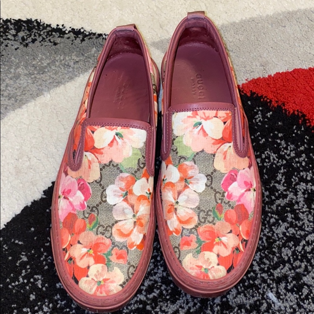 100% authentic gucci bloom slip ons!